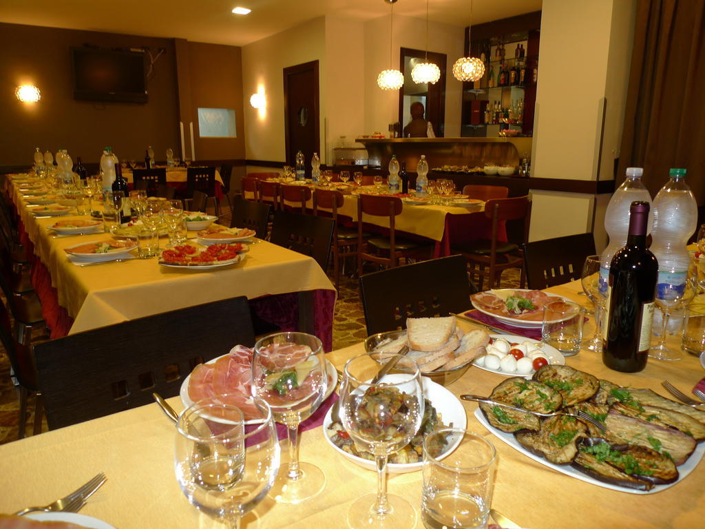 Hotel De Meis Capistrello エクステリア 写真