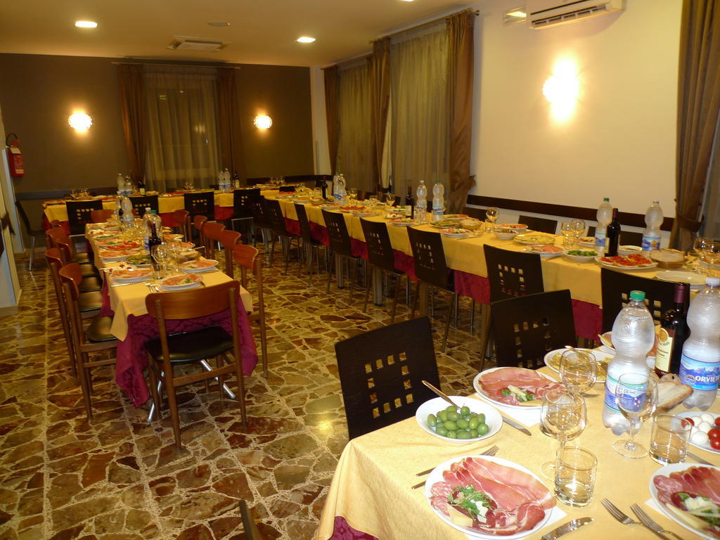 Hotel De Meis Capistrello エクステリア 写真