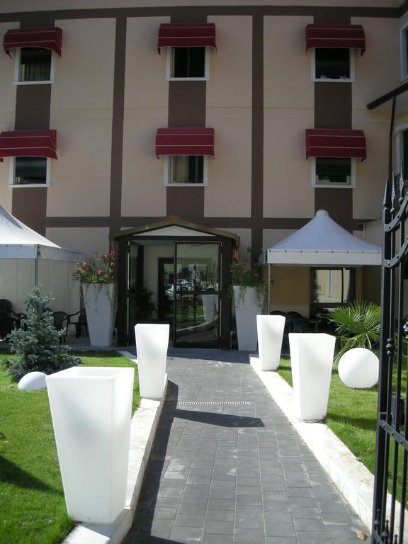 Hotel De Meis Capistrello エクステリア 写真