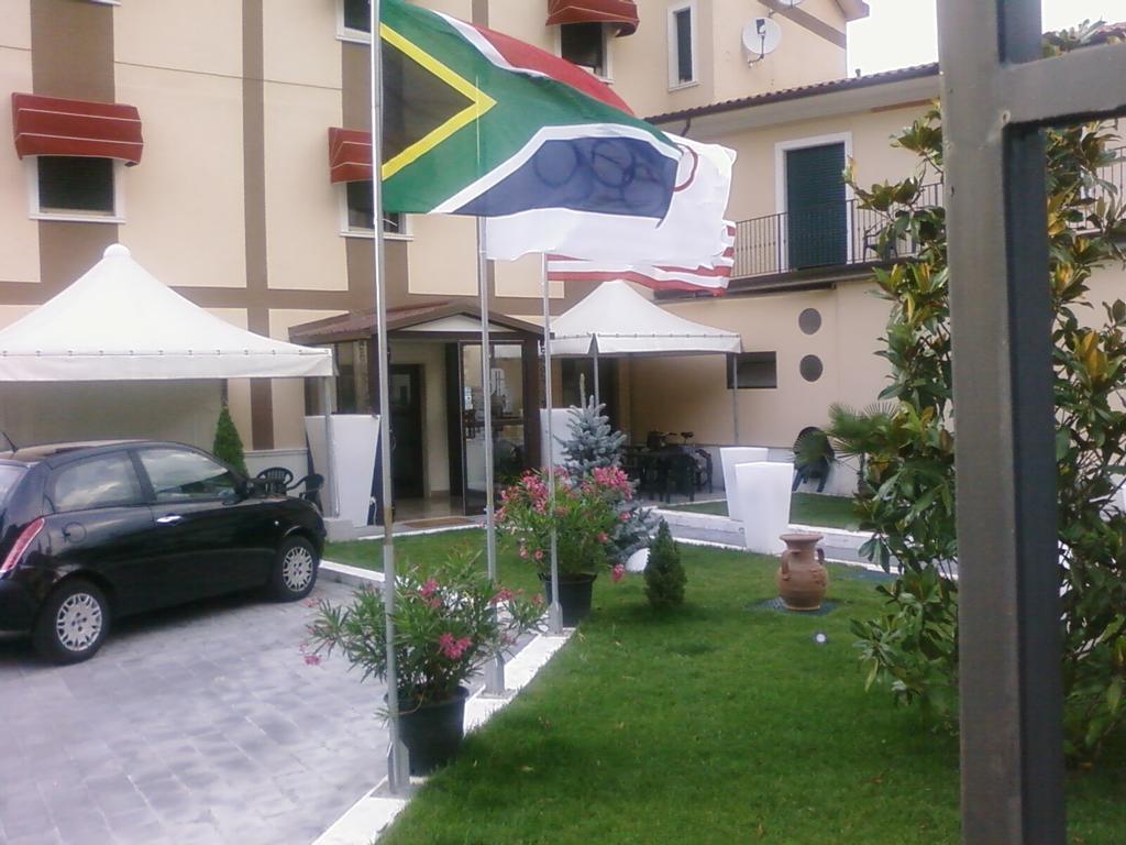 Hotel De Meis Capistrello エクステリア 写真