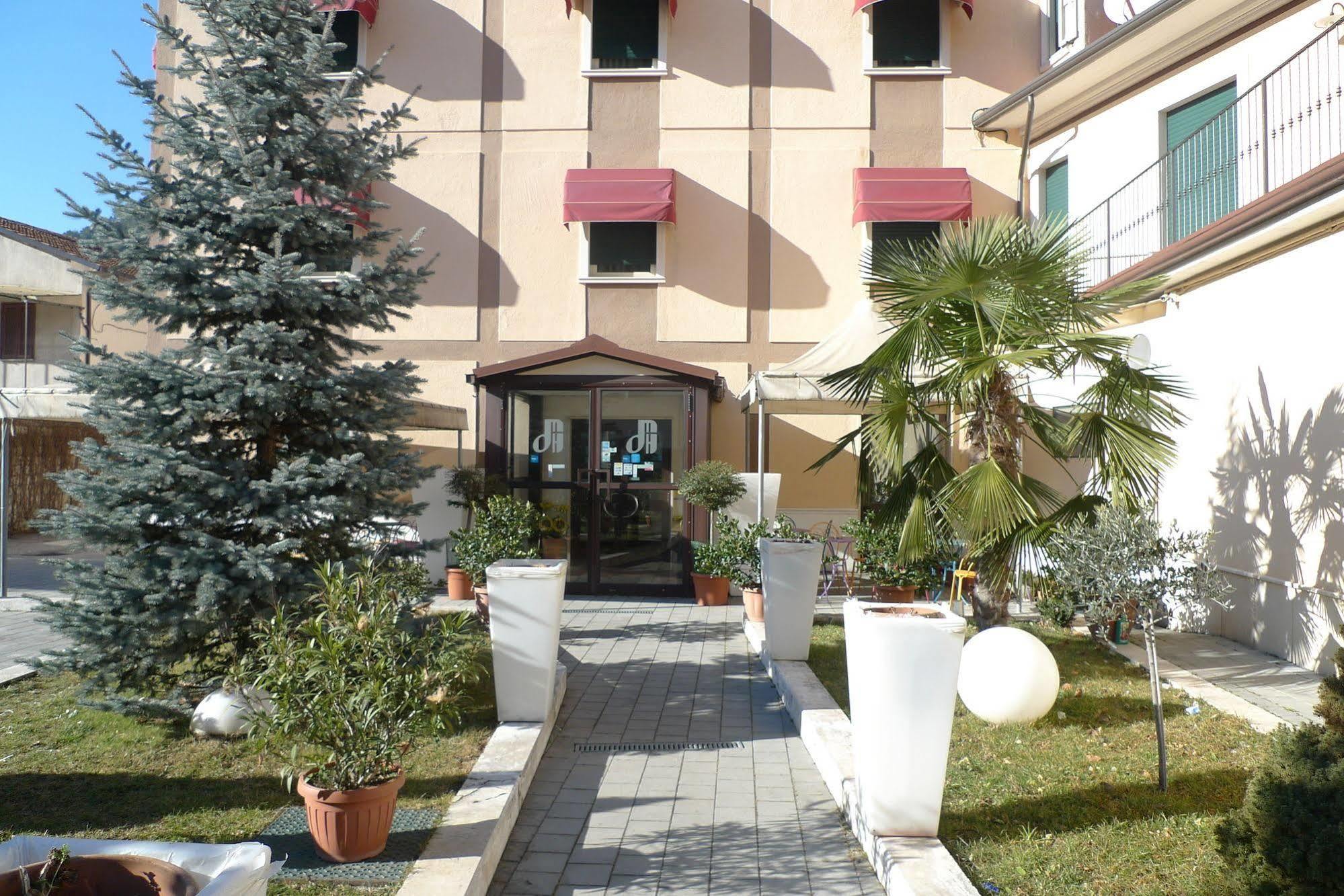 Hotel De Meis Capistrello エクステリア 写真