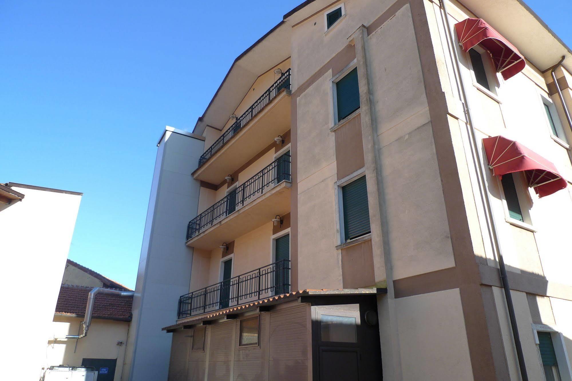 Hotel De Meis Capistrello エクステリア 写真