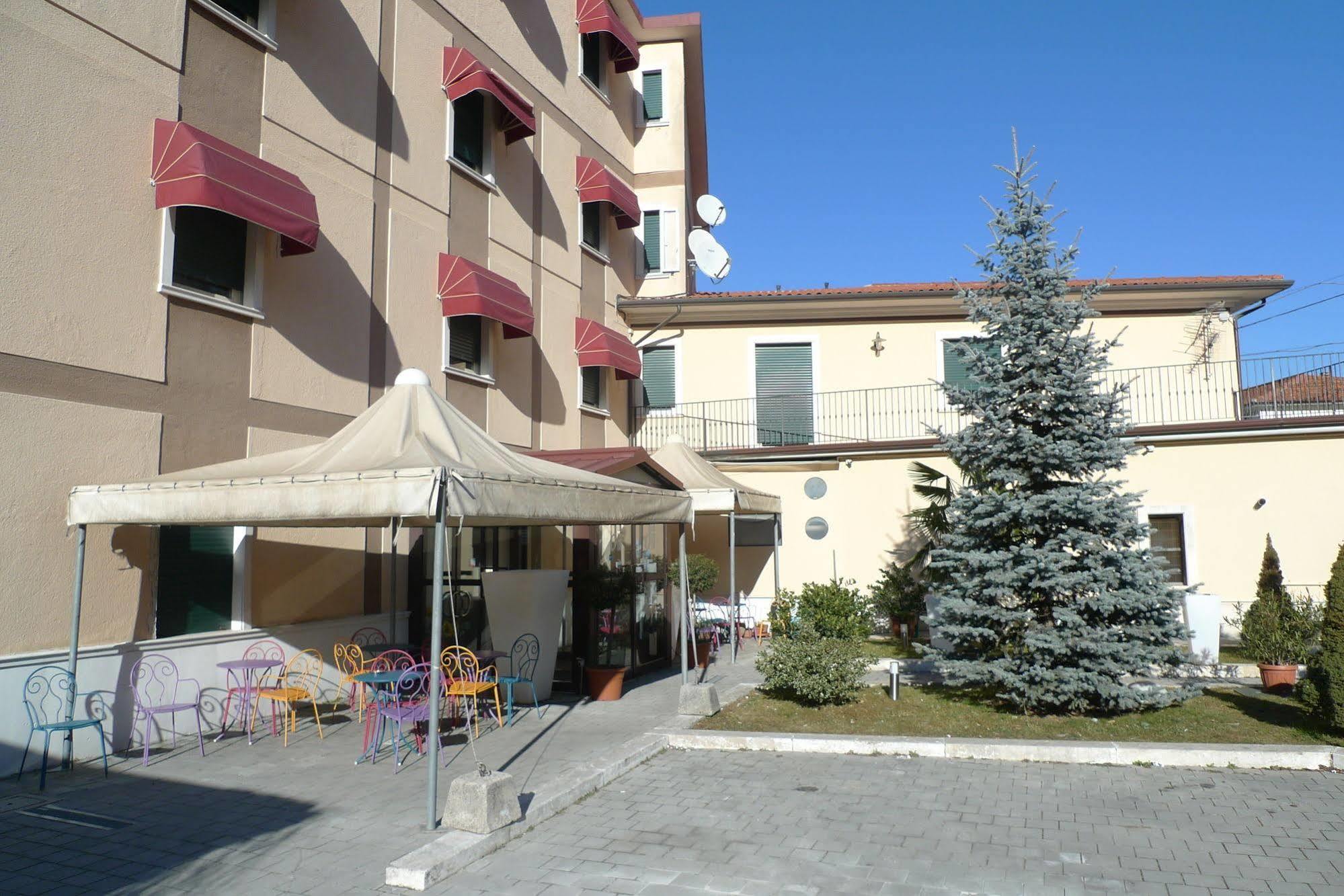 Hotel De Meis Capistrello エクステリア 写真