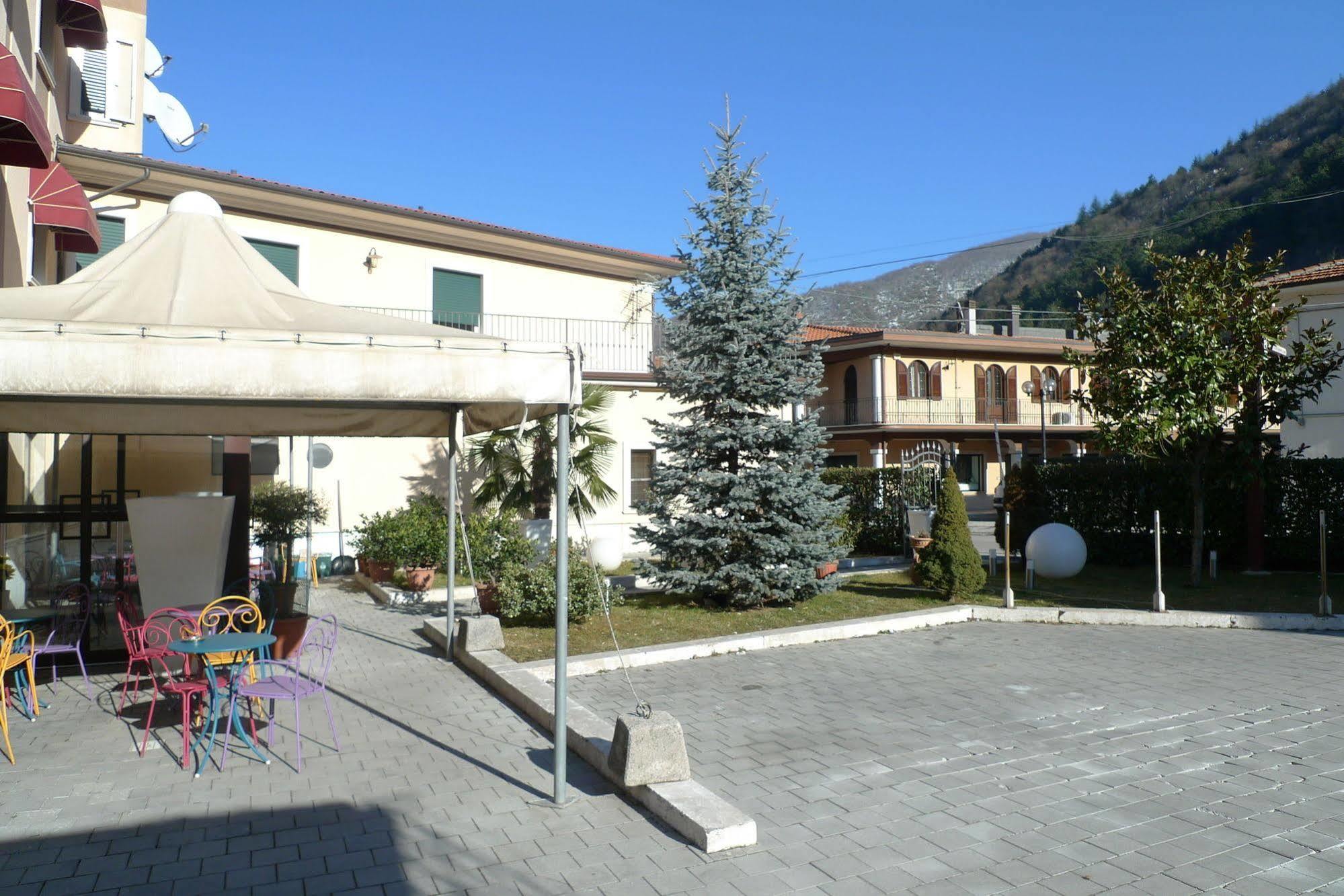 Hotel De Meis Capistrello エクステリア 写真