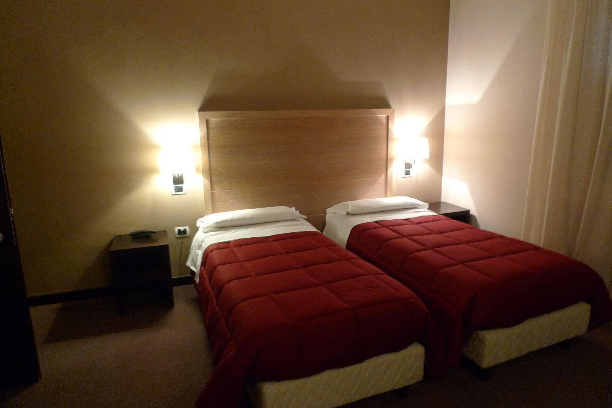 Hotel De Meis Capistrello エクステリア 写真